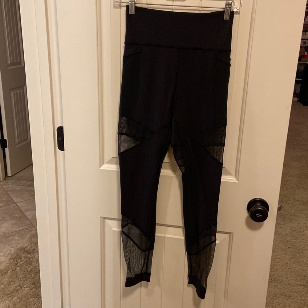 Lululemon 25 inch leggings with mesh details and phone pocket. Size 6